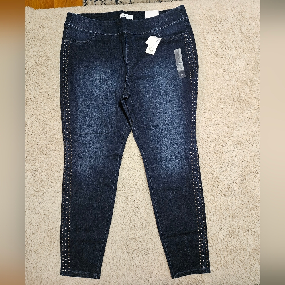 NWT Lane Bryant Jegging with Magic Flex Waistband MediumWash with Studs, 20